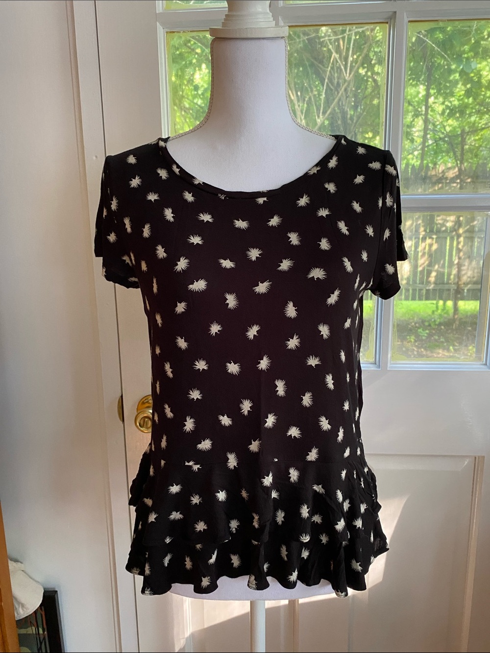 LOFT Black Short-Sleeve Ruffle-Hem Tee with Cream Abstract Spots